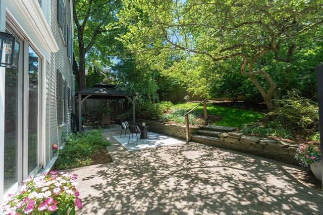 25 Chestnut Hill Rd, Newton, MA 02467