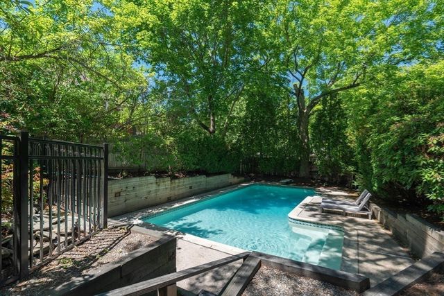 25 Chestnut Hill Rd, Newton, MA 02467