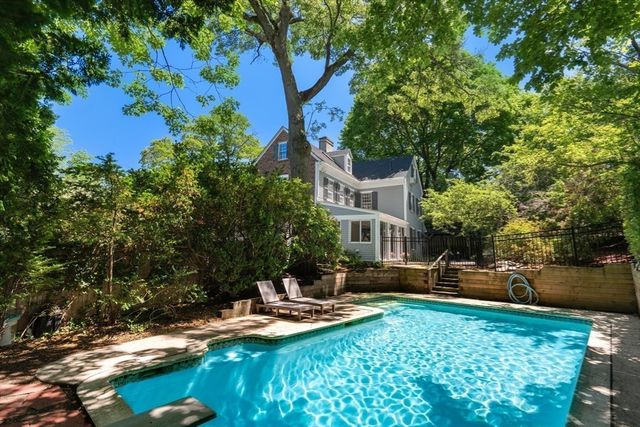 25 Chestnut Hill Rd, Newton, MA 02467