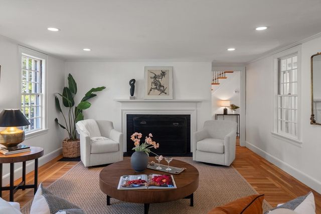 25 Chestnut Hill Rd, Newton, MA 02467