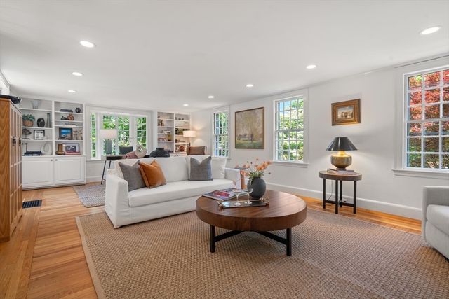 25 Chestnut Hill Rd, Newton, MA 02467