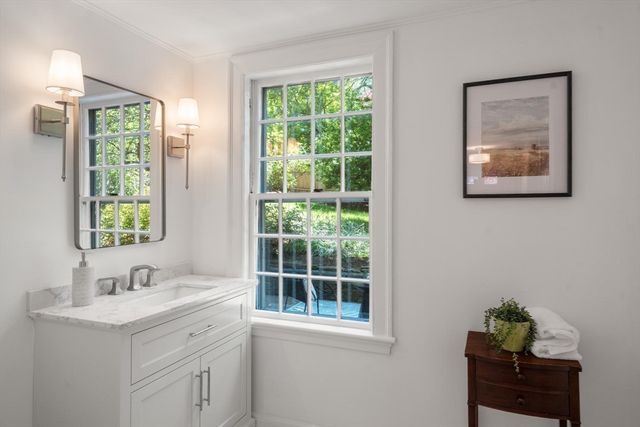 25 Chestnut Hill Rd, Newton, MA 02467