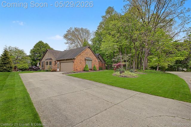 21470 Woodfarm Drive, Northville, MI 48167