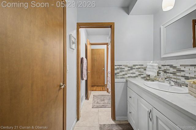 21470 Woodfarm Drive, Northville, MI 48167