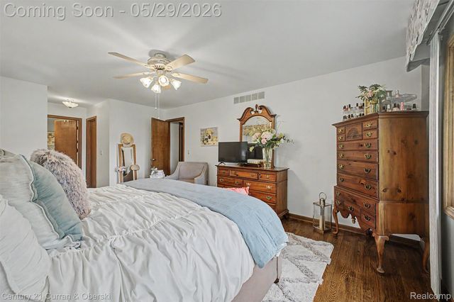 21470 Woodfarm Drive, Northville, MI 48167