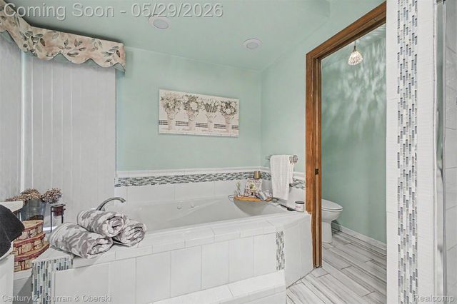 21470 Woodfarm Drive, Northville, MI 48167