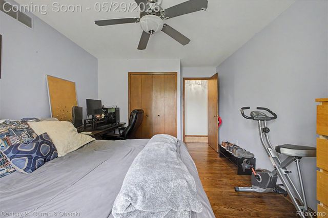 21470 Woodfarm Drive, Northville, MI 48167