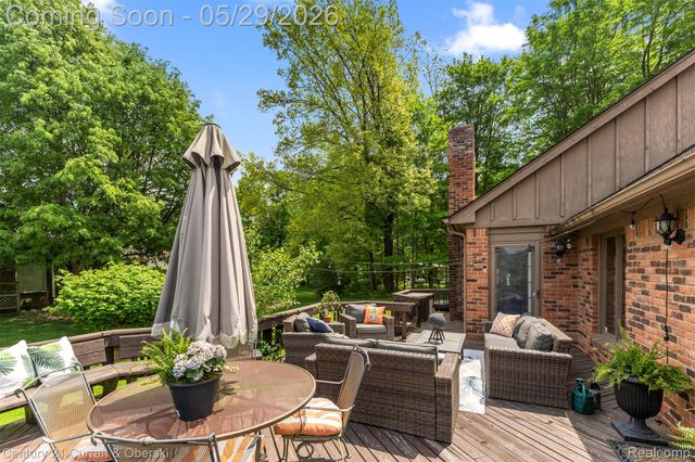 21470 Woodfarm Drive, Northville, MI 48167