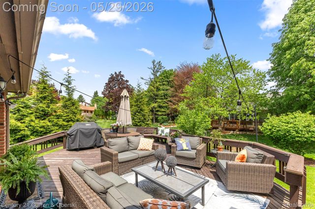 21470 Woodfarm Drive, Northville, MI 48167