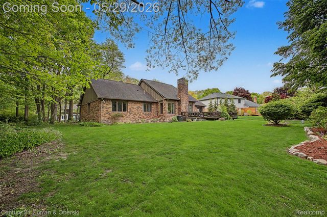 21470 Woodfarm Drive, Northville, MI 48167