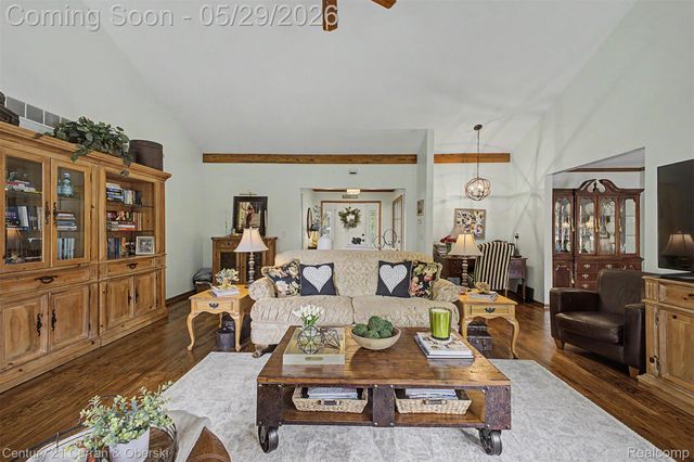 21470 Woodfarm Drive, Northville, MI 48167