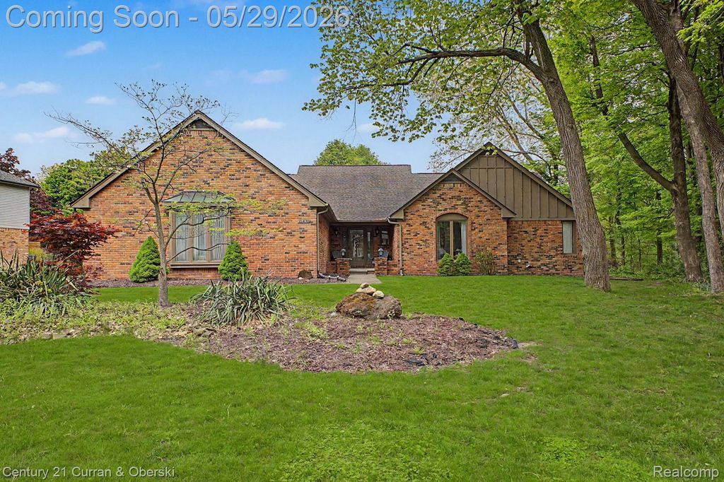 21470 Woodfarm Drive, Northville, MI 48167