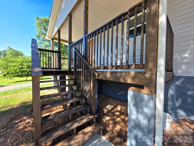1105 8th Street, Statesville, NC 28677