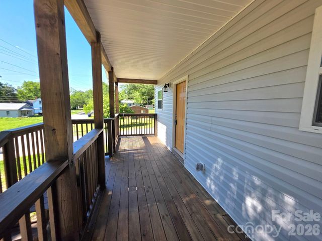 1105 8th Street, Statesville, NC 28677