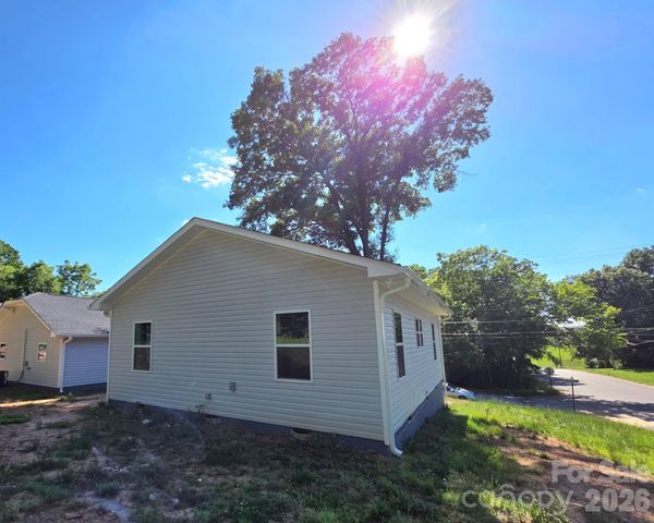 1105 8th Street, Statesville, NC 28677
