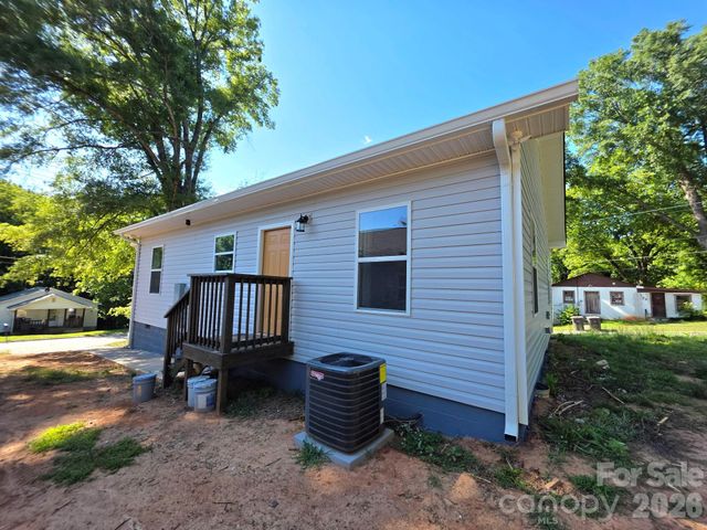 1105 8th Street, Statesville, NC 28677