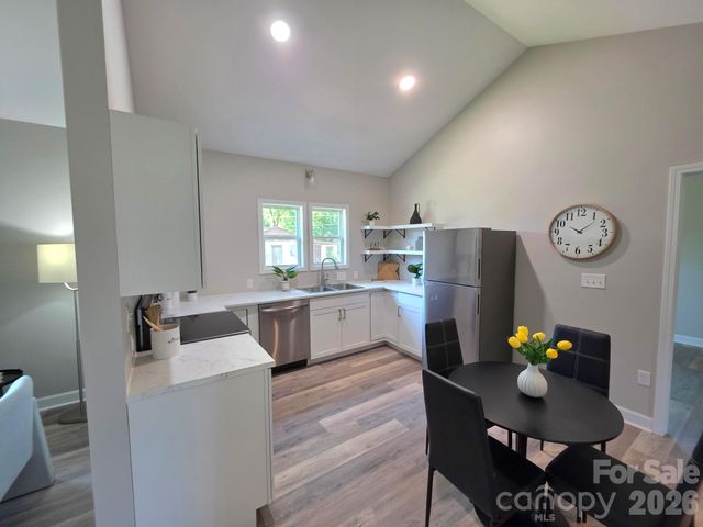 1105 8th Street, Statesville, NC 28677