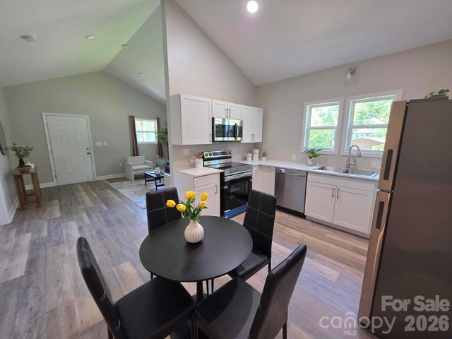 1105 8th Street, Statesville, NC 28677