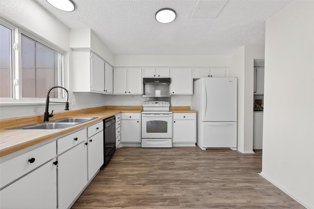 11539 Village Place Drive 166, Houston, TX 77077