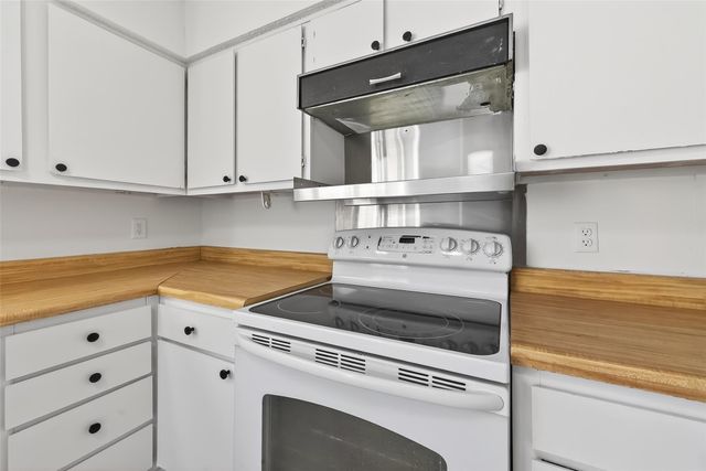 11539 Village Place Drive 166, Houston, TX 77077