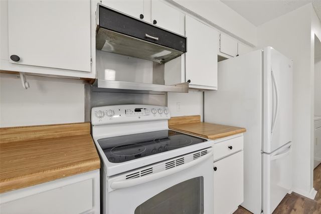 11539 Village Place Drive 166, Houston, TX 77077