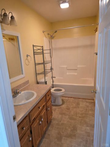 229 Lee Grant Avenue, Appomattox, VA 24522