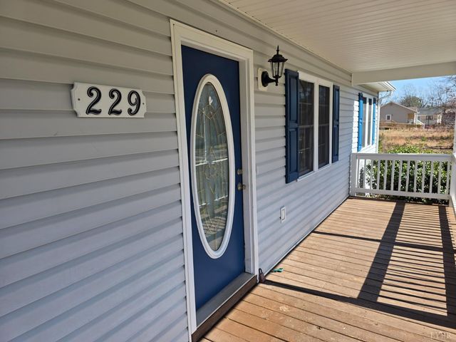 229 Lee Grant Avenue, Appomattox, VA 24522