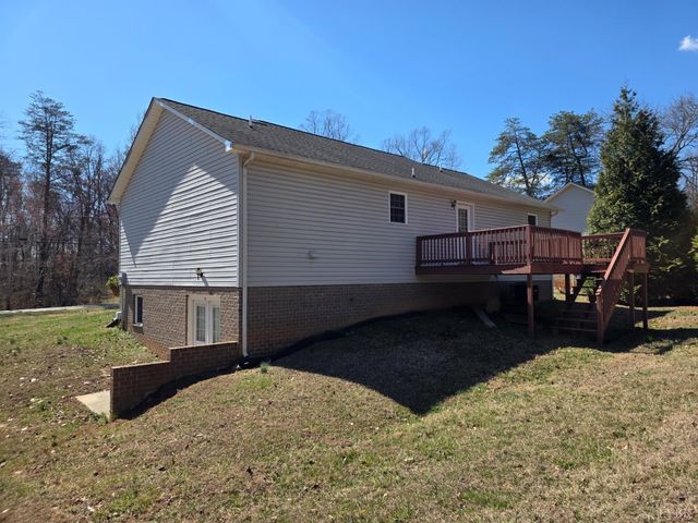 229 Lee Grant Avenue, Appomattox, VA 24522