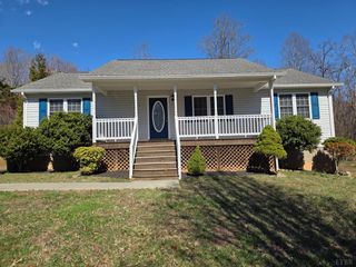 229 Lee Grant Avenue, Appomattox, VA 24522