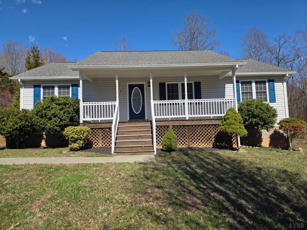 229 Lee Grant Avenue, Appomattox, VA 24522