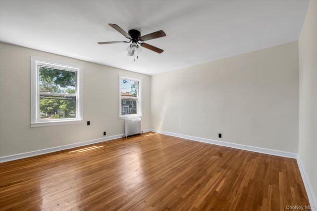 9 Edwards 1-F, Roslyn Heights, NY 11577