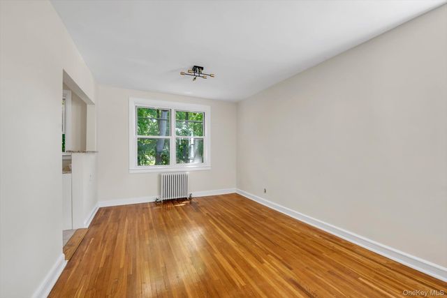 9 Edwards 1-F, Roslyn Heights, NY 11577