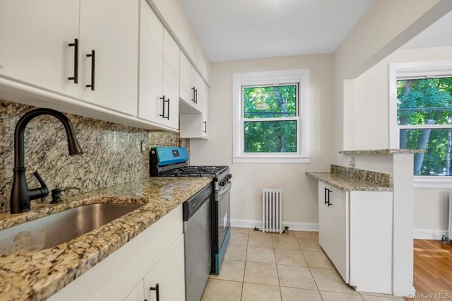 9 Edwards 1-F, Roslyn Heights, NY 11577