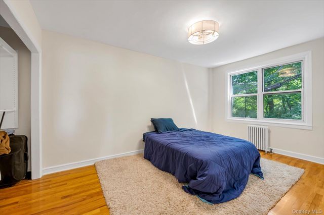 9 Edwards 1-F, Roslyn Heights, NY 11577