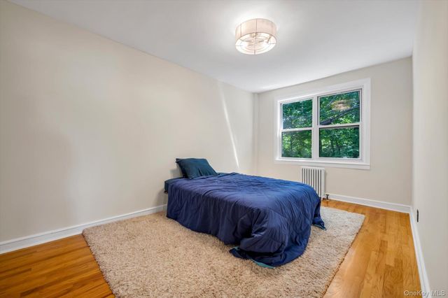 9 Edwards 1-F, Roslyn Heights, NY 11577