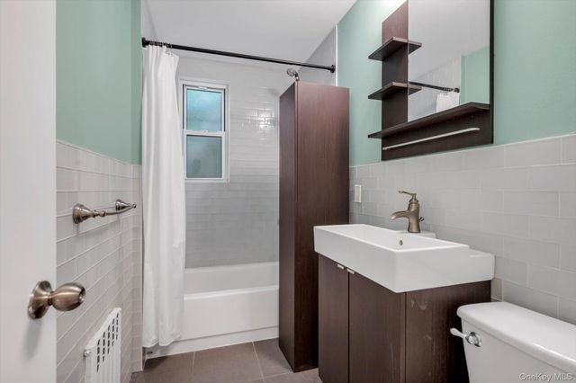 9 Edwards 1-F, Roslyn Heights, NY 11577
