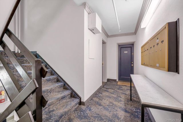 9 Edwards 1-F, Roslyn Heights, NY 11577