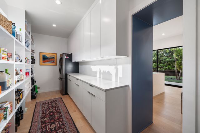423 W Colorado Boulevard, Dallas, TX 75208