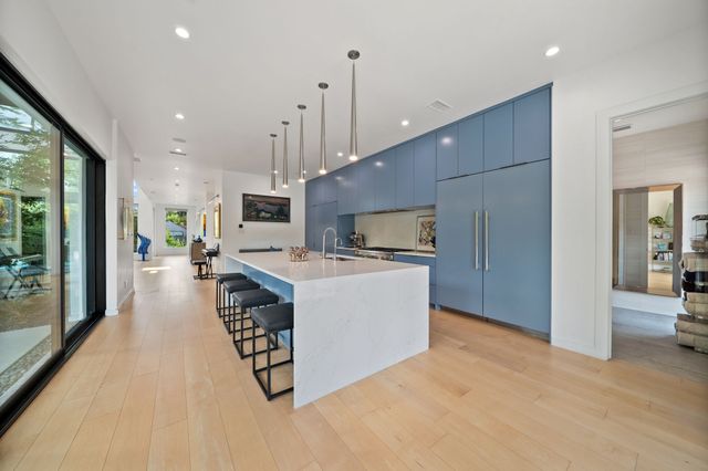 423 W Colorado Boulevard, Dallas, TX 75208