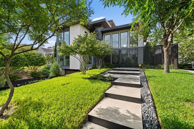 423 W Colorado Boulevard, Dallas, TX 75208