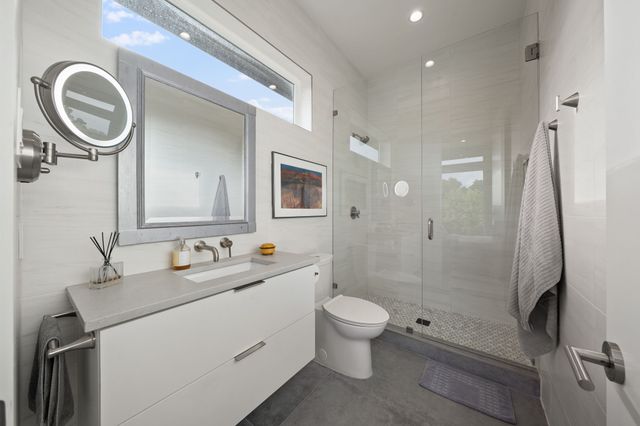 423 W Colorado Boulevard, Dallas, TX 75208