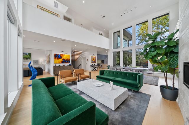 423 W Colorado Boulevard, Dallas, TX 75208