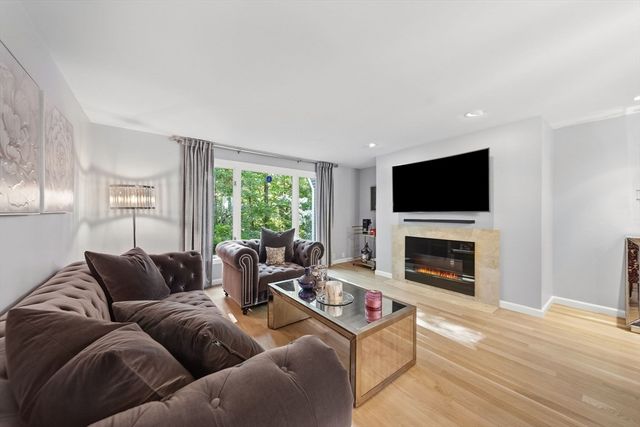 16 Coltsway 16, Wayland, MA 01778