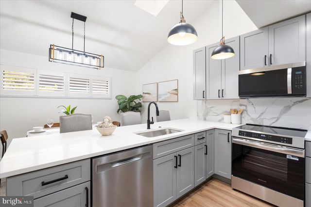 909 STUBBLEFIELD LN, Baltimore, MD 21202