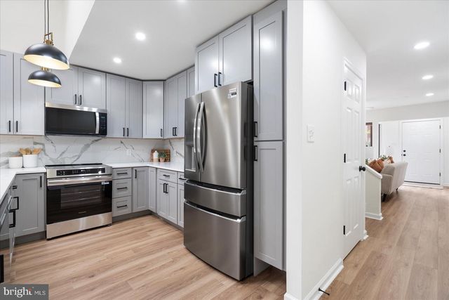 909 STUBBLEFIELD LN, Baltimore, MD 21202