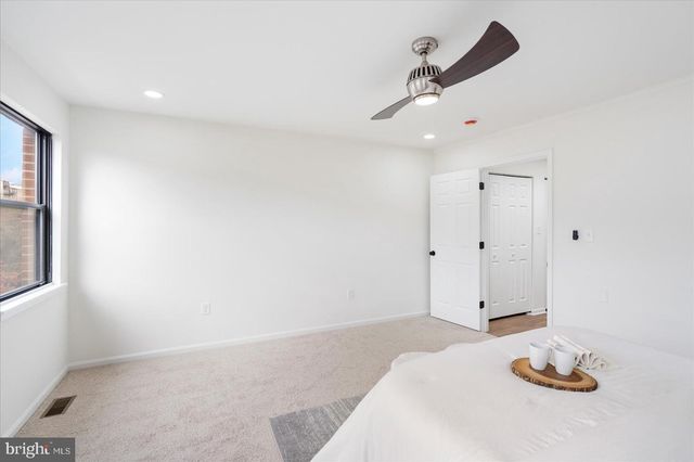 909 STUBBLEFIELD LN, Baltimore, MD 21202