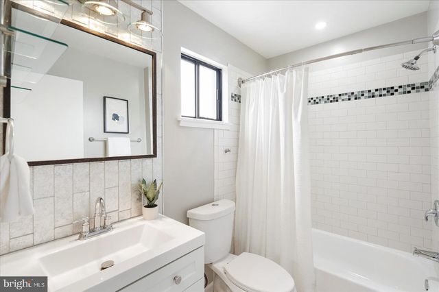 909 STUBBLEFIELD LN, Baltimore, MD 21202