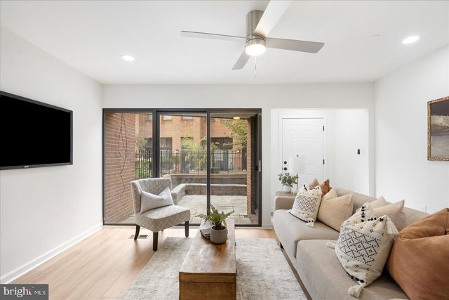 909 STUBBLEFIELD LN, Baltimore, MD 21202