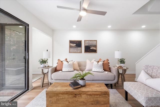 909 STUBBLEFIELD LN, Baltimore, MD 21202