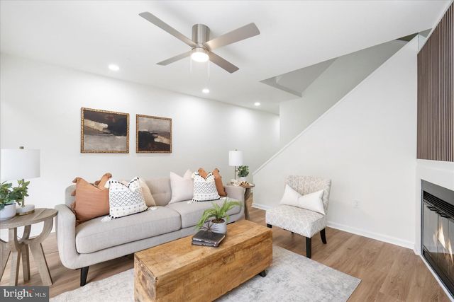 909 STUBBLEFIELD LN, Baltimore, MD 21202